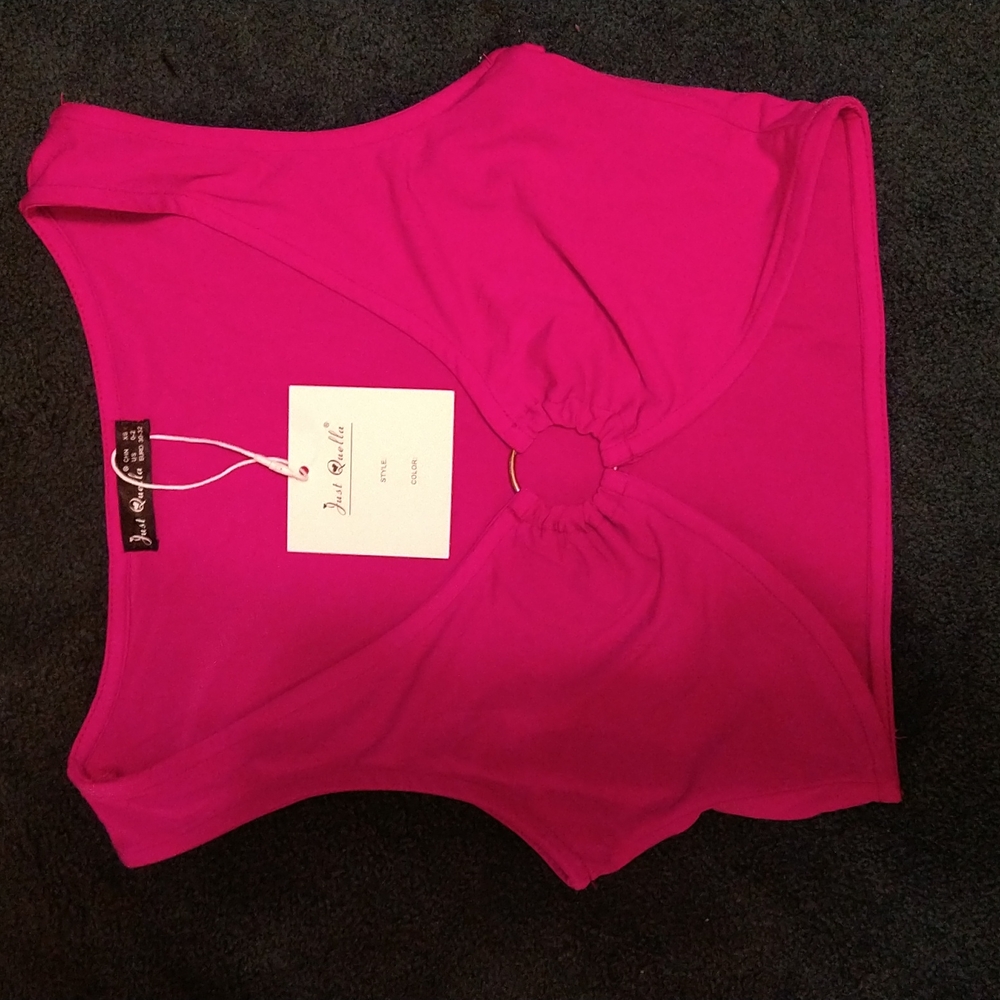 JUST QUELLA V-NECK TOP